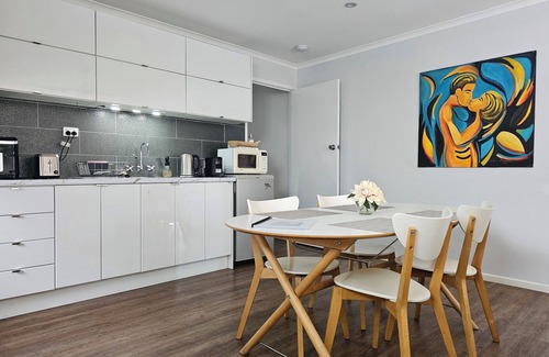 Rochedale South Apartment | Easy Access to Brisbane - Gold Coast Private Guest Suite w/On-site Parking