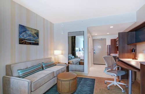 Bettendorf House | Easy access to the I-74 and the airport