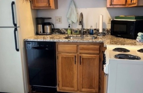 Portsmouth Apartment | Easy get away! Easy downtown access in Portsmouth!