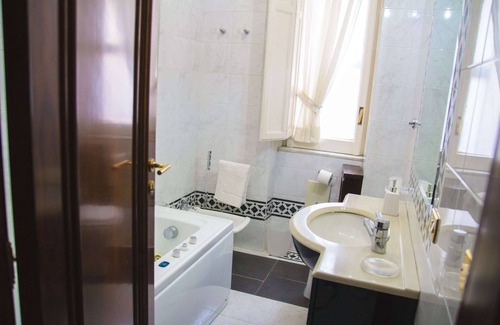Vomero Apartment | Easy House