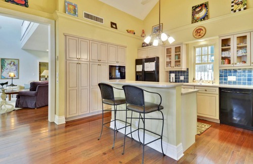 Bahama Village House | Easy Livin' by AvantStay | Key West Home w/Pool & BBQ | Week Long Stays Only