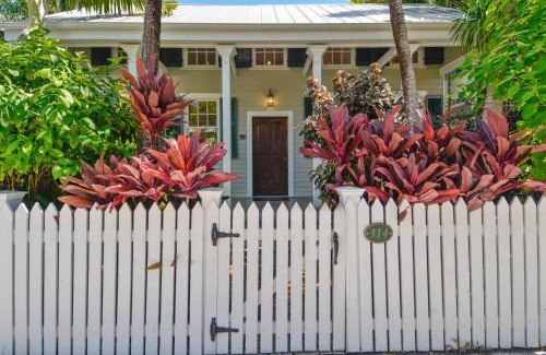 Bahama Village House | Easy Livin by AvantStay Key West Home w Pool BBQ Week Long Stays Only