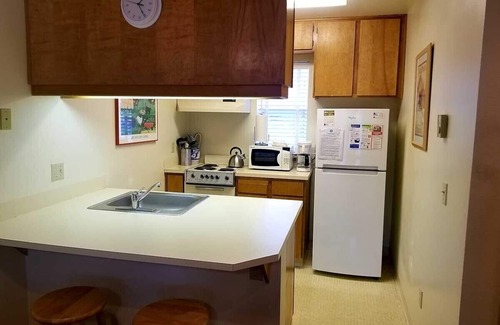 Hood River Condo | Easy Living - 1 Bedroom, 2 Bathrooms - Lower-Level Condo