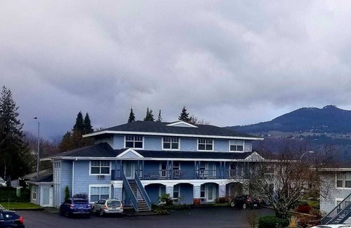 Hood River Condo | Easy Living - 1 Bedroom, 2 Bathrooms - Lower-Level Condo