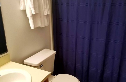 Hood River Condo | Easy Living - 1 Bedroom, 2 Bathrooms - Lower-Level Condo