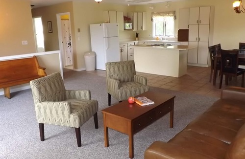 Town of Torrey House | Easy living and CLEAN