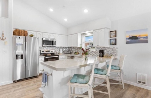 Brookings House | Easy Living Oregon Coast Townhome - Ocean View!