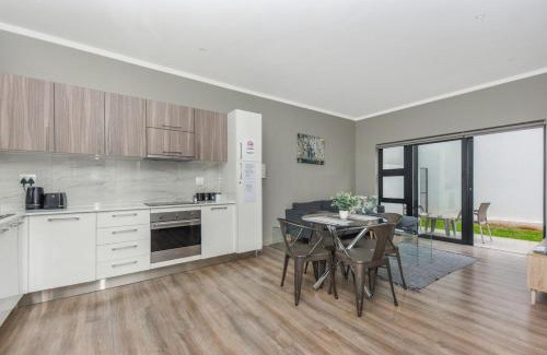 Greater Johannesburg Metropolitan Area Apartment | Easy Stay -The Monroe