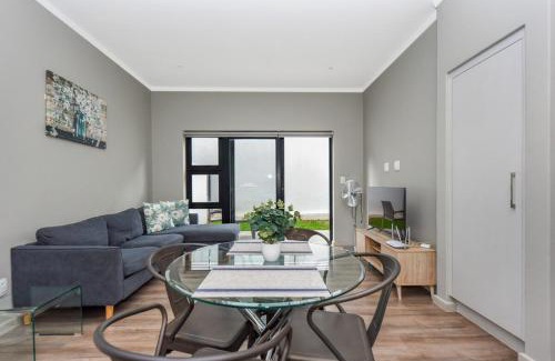 Greater Johannesburg Metropolitan Area Apartment | Easy Stay -The Monroe