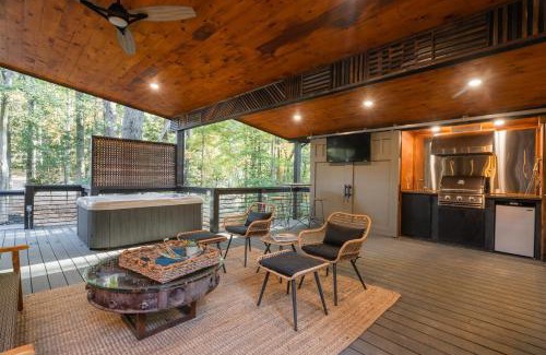 Cashes Valley House | Easy Tiger - Modern Elegance, Hot Tub, Outdoor Fire Table, Serene Forest Views - Blue Ridge, GA