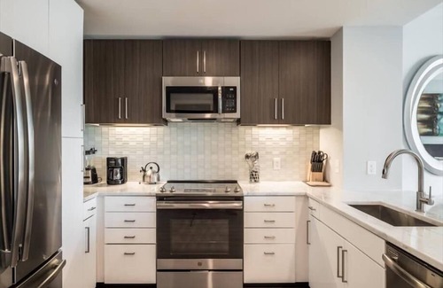 Woodmont Triangle Apartment | Easy Travel to DC | Full Kitchen, Pool & Spa | Downtown Bethesda
