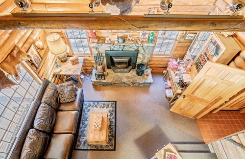 Pine Mountain Club Cabin | Eat Bacon & Ice Cream in a Log Cabin! PMC Guest Cards/Pool Included!