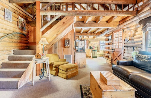 Pine Mountain Club Cabin | Eat Bacon & Ice Cream in a Log Cabin! PMC Guest Cards/Pool Included!