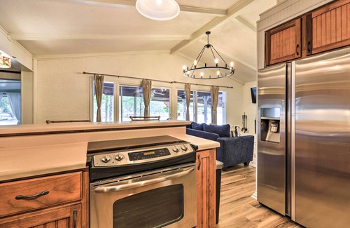 Milledgeville Cabin | Eatonton Getaway on Lake Sinclair w/Dock!