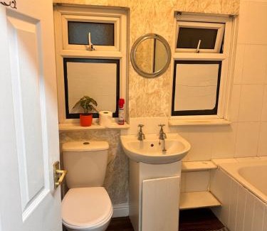 Eltham West House | Ebehi Inn 2
