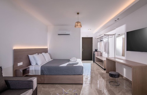 Kato Gouves House | Ebenus Suites by Checkin