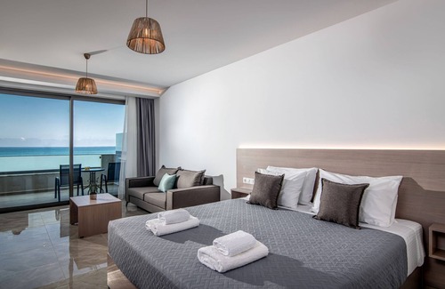 Kato Gouves House | Ebenus Suites by Checkin