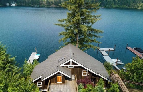 Coeur d'Alene House | Echo Bay Lodge – A Unique Lakeside Retreat, Perfect for Families!