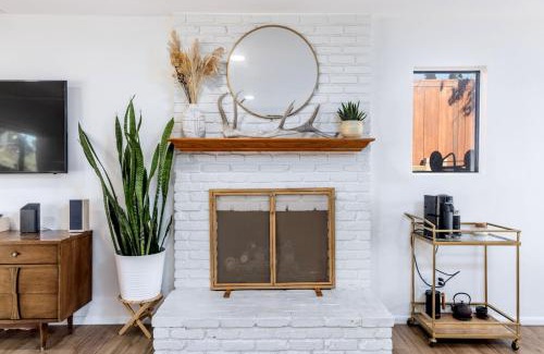 La Mesa House | Echo by Coast to Cactus - Family-Friendly Home