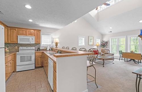 Foscoe Condo | Echota Woods 131 -Mountain Condo, Gated Resort, Indoor/Outdoor Pools and Hot Tub, Fitness Area, F.