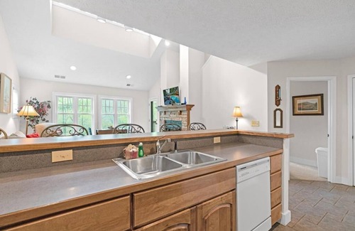 Foscoe Condo | Echota Woods 131 -Mountain Condo, Gated Resort, Indoor/Outdoor Pools and Hot Tub, Fitness Area, F.