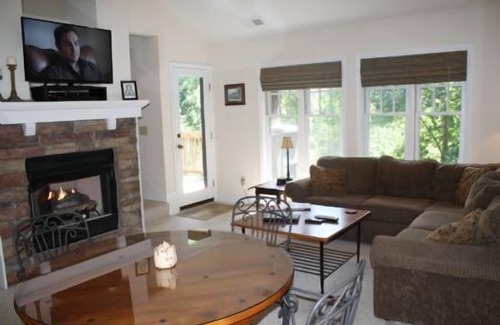 Foscoe Condo | Echota Woods 132, Close to High Country Attractions, Gated Resort, Pools, Fitness, Catch and Release Fishing,Last minute Discount available- discount included in online quote