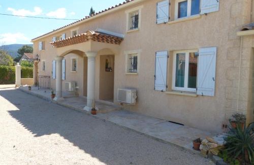 Auriol House | Eclats du Sud hébergements "les Lavandes" ou "les Romarins" meublés de tourisme classés 3 étoiles