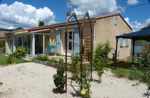 Auriol House | Eclats du Sud hébergements "les Lavandes" ou "les Romarins" meublés de tourisme classés 3 étoiles