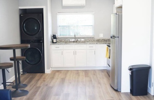 Northeast Orlando House | Eclectic 1 Bedroom Apt in Downtown Orlando. 15mins from Airport & UCF.