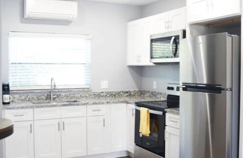 Northeast Orlando House | Eclectic 1 Bedroom Apt in Downtown Orlando. 15mins from Airport & UCF.