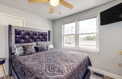 Mishawaka Apartment | Eclectic Apartment Close to Universities