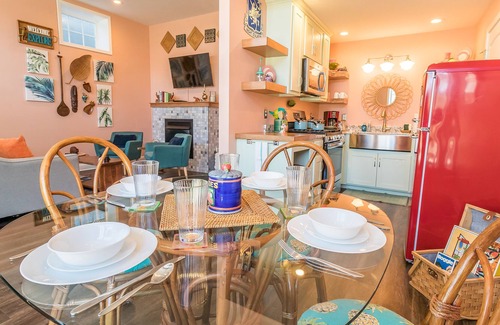 Cotter House | ❤️“Eclectic Bungalow” Walk to the White River & café