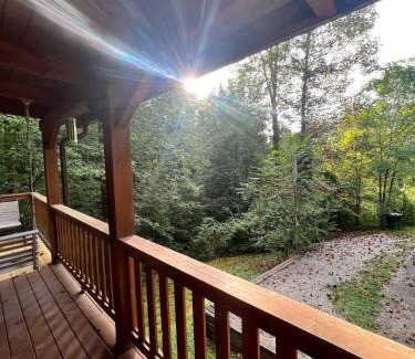 Campton House | Eclectic Hillside Cabin