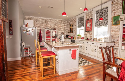 Sedalia Apartment | Eclectic Loft atop Art Studio in the heart of Scott Joplin Land!