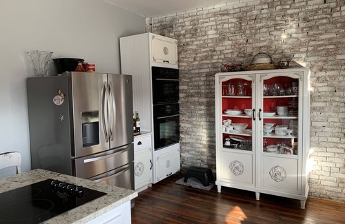 Sedalia Apartment | Eclectic Loft atop Art Studio in the heart of Scott Joplin Land!