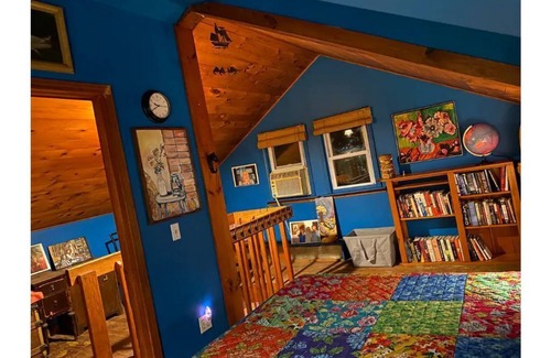 Historic Huguenot Street House | Eclectic one-bedroom house