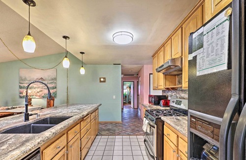 Ontario House | Eclectic Ontario Rental w/ Hot Tub + Putting Green