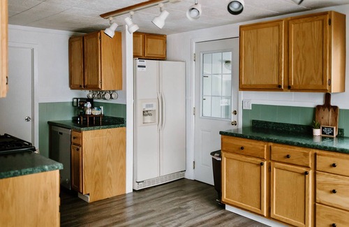 Sheboygan House | Eclectic Spacious 3 BR Home Near Lake MI w/Fire Pit