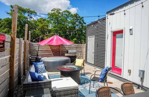 Geneva House | Eclipse Hot tub and billiards in Downtown Geneva