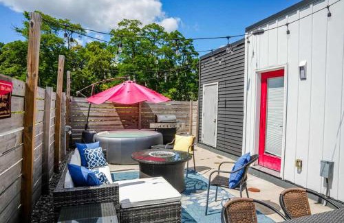 Geneva House | Eclipse Hot tub and billiards in Downtown Geneva