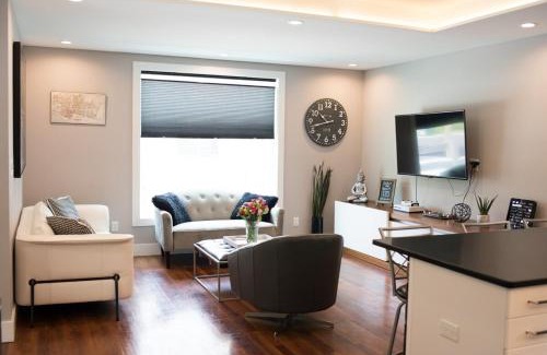 Geneva House | Eclipse Hot tub and billiards in Downtown Geneva