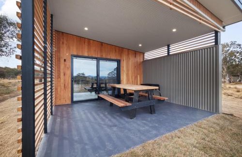 Hill Top Apartment | Eco Escape 1138