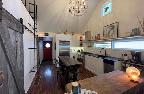 Innisfil House | Eco-Friendly Tiny Home Retreat