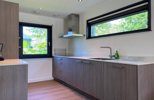 Dirkshorn House | Eco-friendly villa with terrace and garden