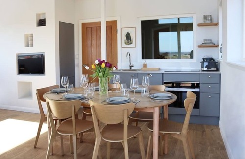 Leven House | Eco-Lodge with hottub sea view Charleton Estate