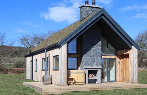 Leven House | Eco-Lodge with hottub sea view Charleton Estate