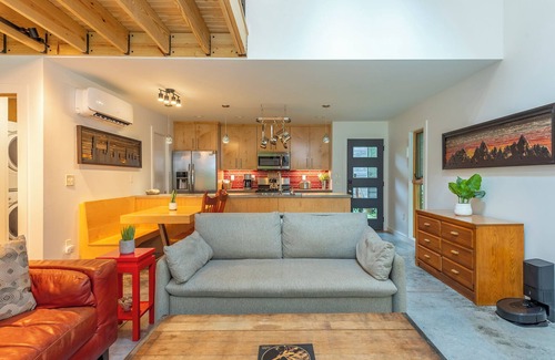 Black Mountain House | Eco Retreat in Black Mountain
