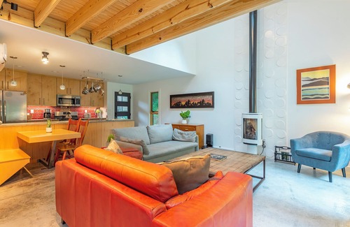 Black Mountain House | Eco Retreat in Black Mountain