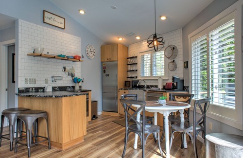 Fairview House | Eco Roundhouse🌿 Hot Tub, Views + Biltmore Pass | 18min to Asheville