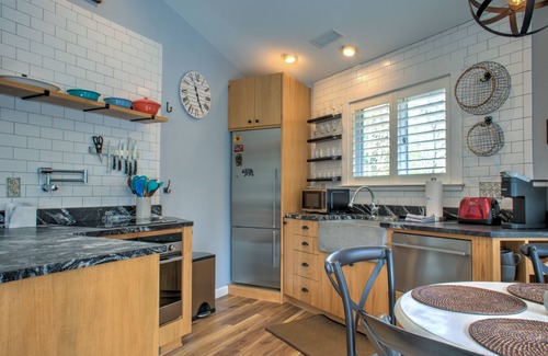 Fairview House | Eco Roundhouse🌿 Hot Tub, Views + Biltmore Pass | 18min to Asheville